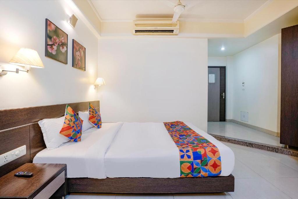 Gandharva Residency Swargate Hotel Pune Bagian luar foto