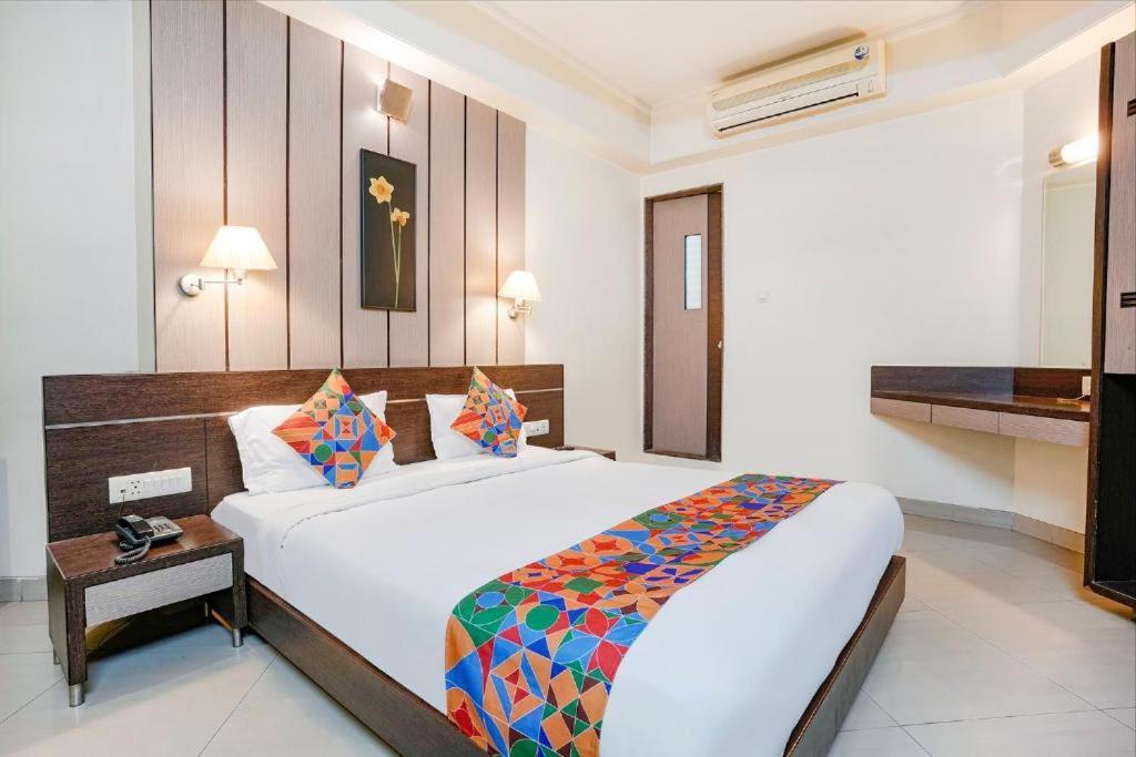 Gandharva Residency Swargate Hotel Pune Bagian luar foto