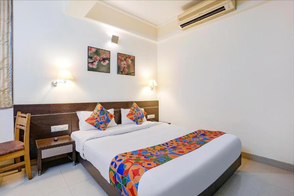 Gandharva Residency Swargate Hotel Pune Bagian luar foto