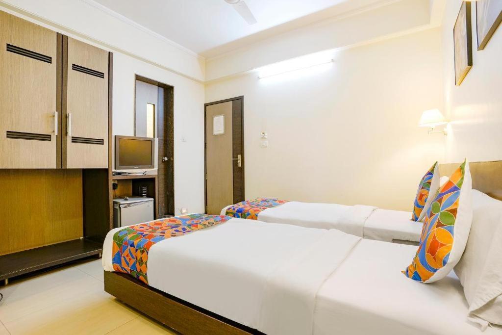 Gandharva Residency Swargate Hotel Pune Bagian luar foto