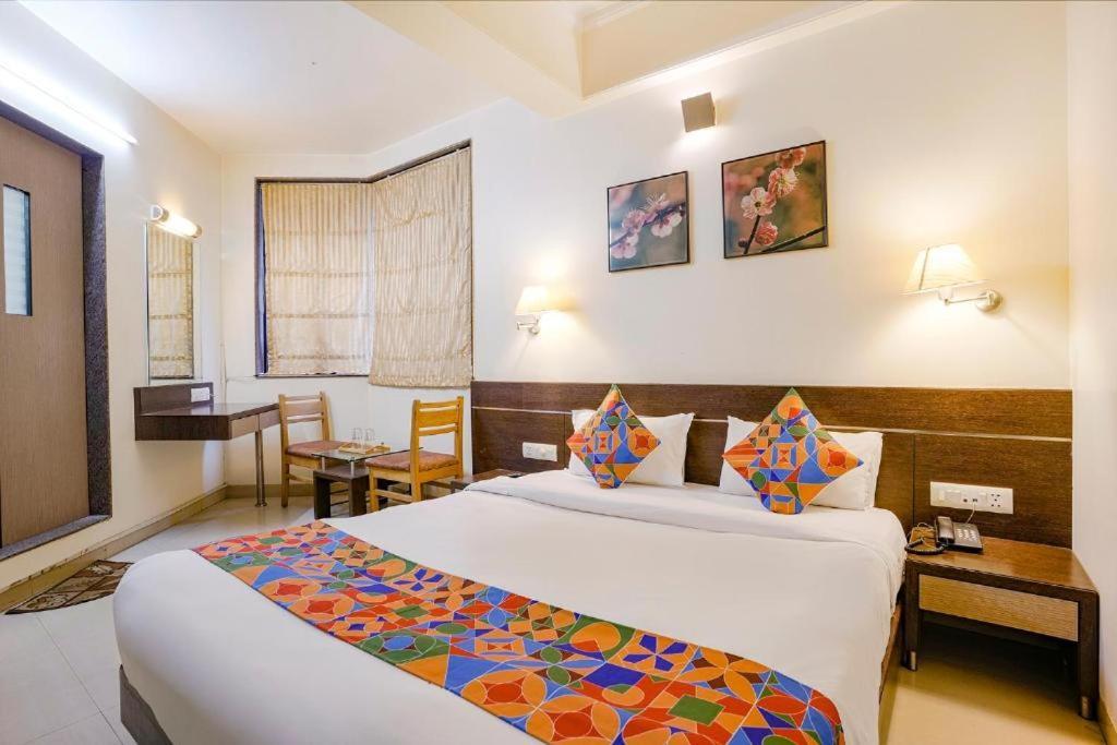 Gandharva Residency Swargate Hotel Pune Bagian luar foto