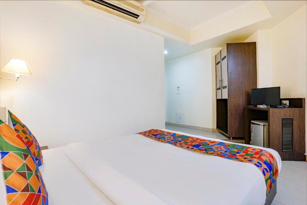 Gandharva Residency Swargate Hotel Pune Bagian luar foto